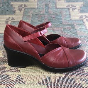 EUC Clarks Red Leather Mary Jane shoes comfortable
